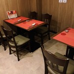 Korean Dining Bar TESU - 4名席と2名席があります。
                      補助椅子を入れると8名様までご利用可能です。