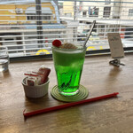 アトモスカフェ - 通りを眺めながら