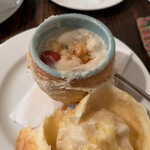 コ．トゥ．タモ．ペヴァ - パイ生地を外したところ。熱々のグラタン。トマトの酸味が弾ける