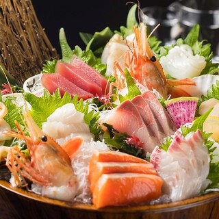 Please enjoy our proud ``assorted sashimi'' to the sea!