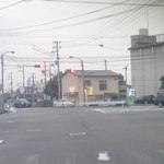 おふくろ食堂 - 広い変則的な交差点の角にあります。