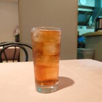 シェフス - 氷がたっぷりと入っている美味しいお茶。
