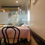 シェフス - 厨房前の席では仕込みが始まっていました。