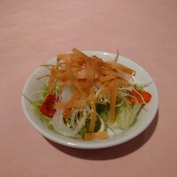 シェフス - 先に出していただいたサラダは春雨も入っています。