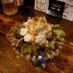 牡蠣と燻屋 かつを - アンチョビポテトサラダ 520円