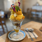 あおくまカフェ - 料理写真:マンゴーとパイナップルのトロピカルパフェ