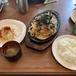 Kafe Do Musshu - 定食でこの量、値段もリーズナブル