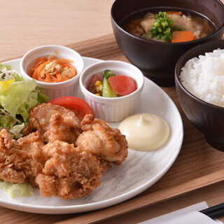 【米饭免费追加】 提供使用对身体有益的食材制作的午餐!