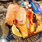 回転すし北海道 - 炙り三昧(炙りとろサーモン、炙り平貝、炭火焼き鰻) 