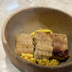 丸喜すし - うなぎ　下にかんぴょう