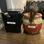 長浜らーめん - 席に着くと出て来ます。