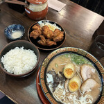 長浜らーめん - 唐揚定食 こくうまラーメンに変更　1350円