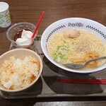 Sugakiya - 大盛ラーメンと五目ごはんとチョコソフトクリームのセット