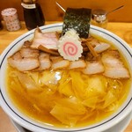 there is ramen - ワンタン麺、チャーシュー追加