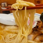 there is ramen - 麺リフト　ワンタン麺、チャーシュー追加
