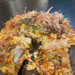 Okonomiyaki Dan - テコ入れた瞬間に柔らかいのがわかる