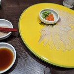 旬魚 たつみ - 皮ハギの薄造り 肝付き