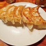 支那麺 はしご - ひと皿￥９００の”餃子”