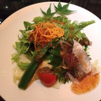 廣東料理 民生 ヒルトンプラザウエスト店 - アジと夏野菜のサラダ仕立て