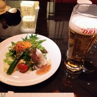 廣東料理 民生 ヒルトンプラザウエスト店 - アジと夏野菜のサラダ仕立て、生ビール