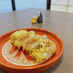 Kazeno Joukei - 鱧の梅しそモッツァレラチーズ天ぷら
                      器にも、センスを感じます