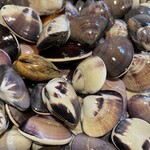 寿し源 - 九十九里浜採れたてのハマグリ。ガーリック蒸しでどうぞ〜