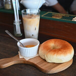 SUKE6 DINER - Café Latte, JPY 560 | Jam (Yellow Peach), Tax Included JPY 150 | Plain Bagel, Tax Included JPY 270