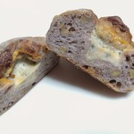 ル パン ドゥ ジョエル・ロブション - やはりこれも具材がゴロゴロ入ってます。