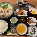 Hakata Mizutaki Hamadaya - 左上:水炊き鍋　真ん中上:唐揚げの胸ともも　右上:デザートのレアチーズ　真ん中左:スープ（塩と浅葱）真ん中右:もずく酢　右下:鱧を蒸して梅肉を添えたもの