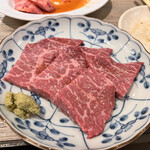 a slice of BEEF ひときれの牛肉 - 特選赤身（シンタマ）