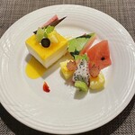 百名伽藍 - マンゴーとココナッツのムース フルーツ添え