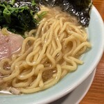 濱之家 - 長岡麺業の中太麺。