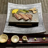 百名伽藍 - 国産和牛フィレ溶岩焼プレート