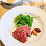 La Brianza - 鹿児島県産黒毛和牛13歳経産熟成サーロイン炭火焼き檜の香りタスマニア産粒マスタードロメスコソース。