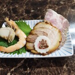 自家製麺 ら～めん かり屋 - トッピングは別皿で