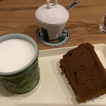 JUDO CHOP - 料理写真:2023/07/07
スチームドミルク 300円
シフォンケーキ チョコレート 250円