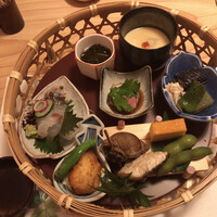 喜心 - 「特選籠御膳」（2,970圓）の「籠御膳」。一品一品が丁寧に作られてをり、勿論、美味です。