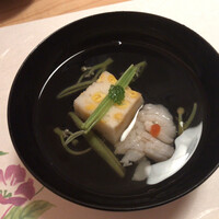 喜心 - 「特選籠御膳」（2,970圓）の「玉蜀黍眞薯と鱧と蓴菜」です。玉蜀黍、鱧、蓴菜、いづれも夏が旬の食材ですね。