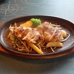 洋食屋ZEN - ②あべ鶏の香草ピリ辛グリル