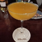 バー ジャダ - R5.7  フレッシュアップルマンゴーのカクテル