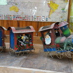 まかない食堂 むらちゃん - 入り口のブリキの機関車､大きいです