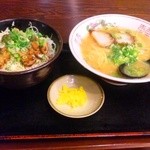 やまいし - ラーメンとチャーシュー丼（690円）