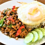 タイレストラン クワコンムアン - 豚肉とバジル辛味炒め