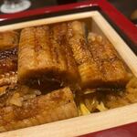 Unagi No Nakao - せいろ蒸しは蒸しあげてあるんで鰻の余分な脂が落ちて食べやすいアツアツ蒸したてのせいろ蒸しですよ。
       