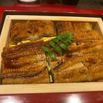 Unagi No Nakao - そしてお待ちかねのうなぎのせいろ蒸し、うなぎがごはんの上に敷き詰められたせいろ蒸しです。