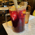 Yonchome Cafe - 【2023年04月】自家製サングリア（ピッチャー）＠2,300円(込)。