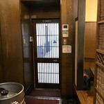 Mendokoro Oogi - 内観 ビル内側の裏口を出た先にトイレ
