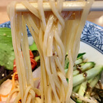 らーめん森や。 - 【限定】森やの冷やし中華、麺リフトアップ