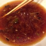 ラーメン凪　炎のつけめん - 割るとこんな感じ、あっさりでピリ辛