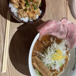 創業麺類元年 坂本龍馬が愛したラーメン食堂 - 